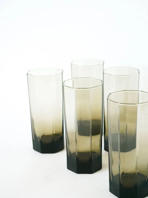 Illustration numéro 4 du produit Ensemble de 6 verres octogonaux Long Drink, Verre fumés, Design, 1970 - 15