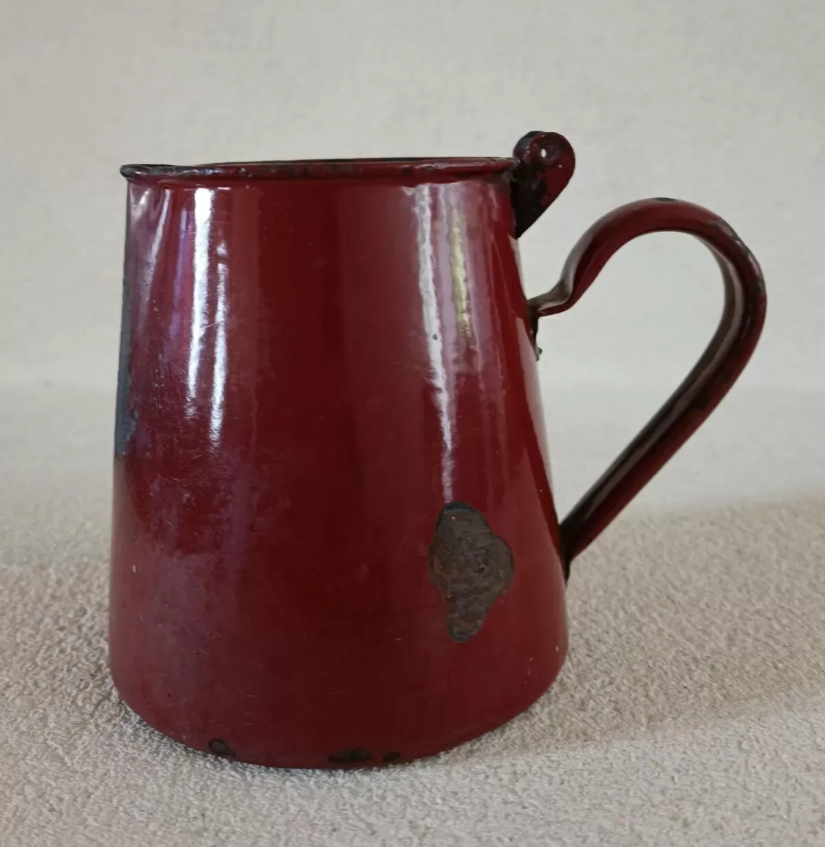 Illustration numéro 4 du produit Pot à lait en tôle émaillée