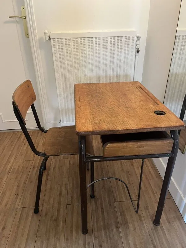 Illustration numéro 4 du produit Bureau d’écolier avec sa chaise