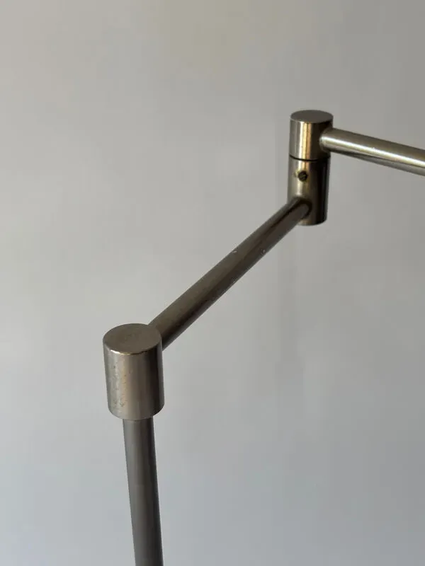 Illustration numéro 4 du produit Lampe de bureau allemande en métal avec variateur Insta-Elektro