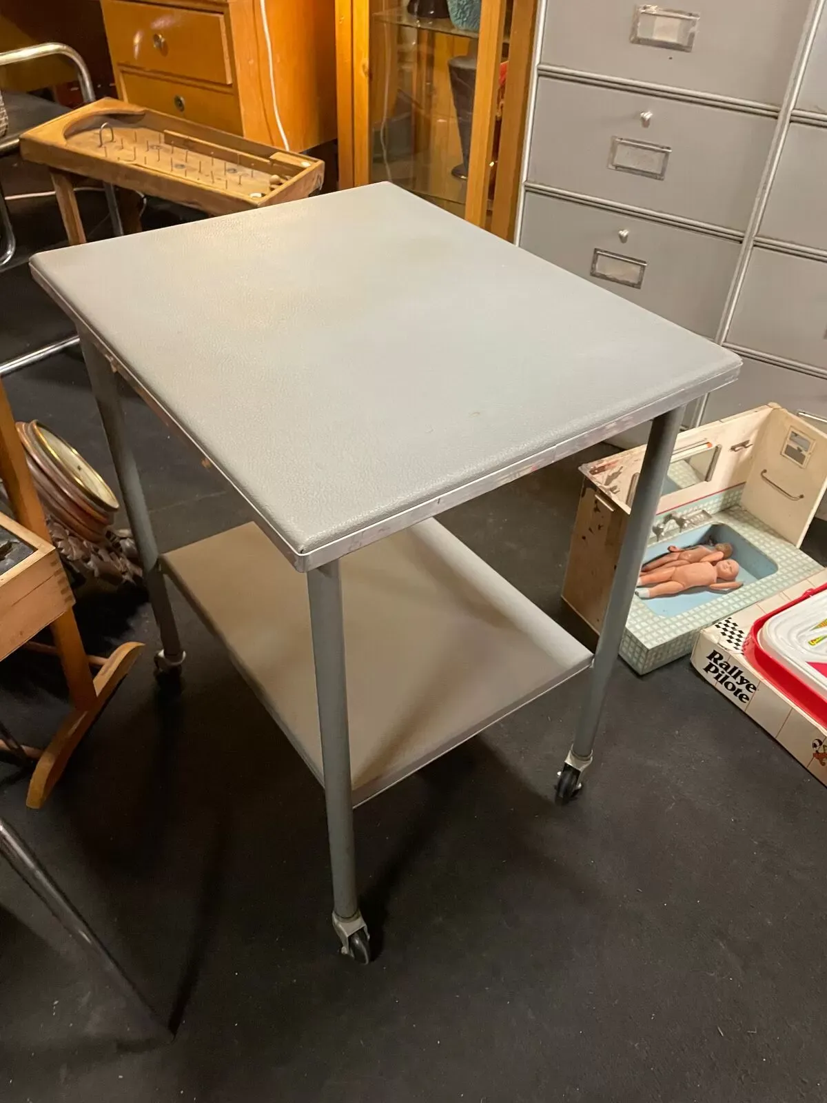 Illustration numéro 4 du produit Tablette à roulette industrielle