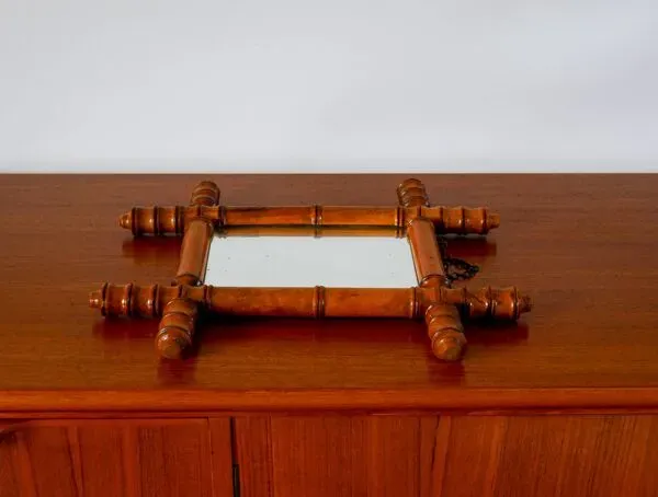 Illustration numéro 4 du produit Miroir de barbier en bois effet bambou 38 x 33 cm