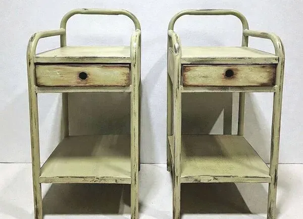 Illustration numéro 4 du produit Copie de paire de chevets en métal patiné