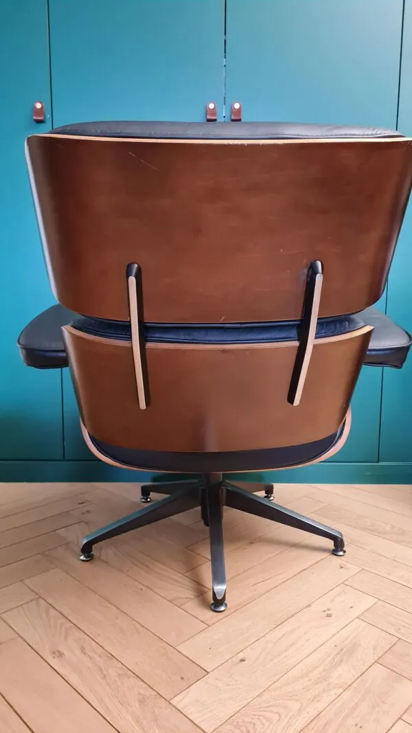 Illustration numéro 4 du produit Fauteuil cuir design type années 50