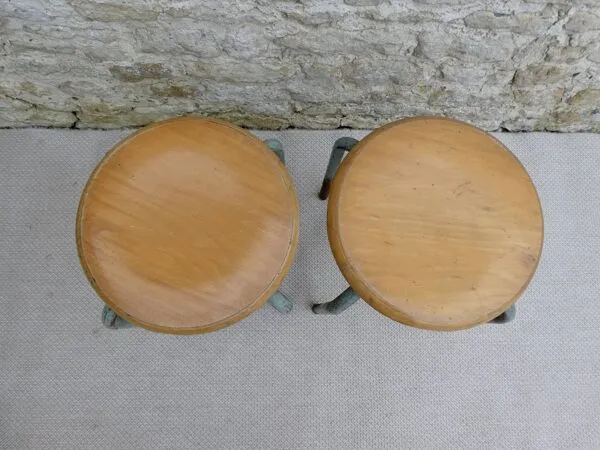 Illustration numéro 4 du produit Paire de tabourets d'école en bois et métal