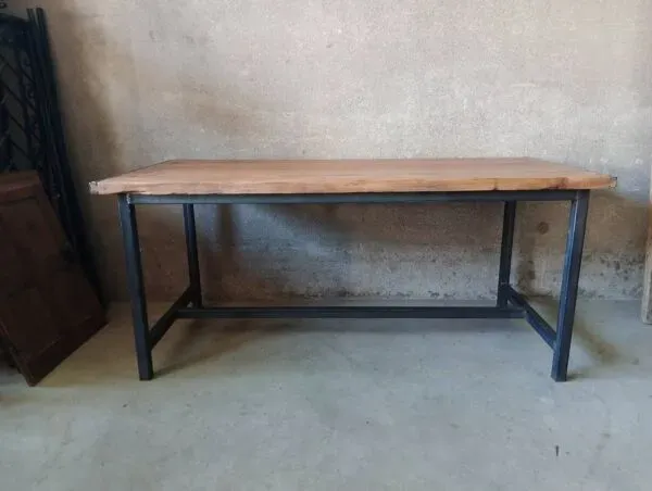 Illustration numéro 4 du produit Table d'atelier industrielle