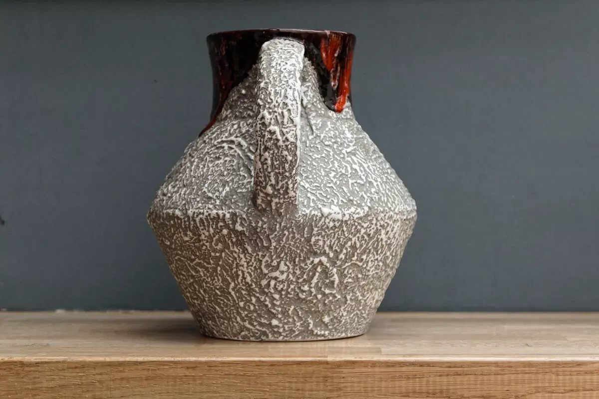 Illustration numéro 4 du produit Pichet fat lava signé