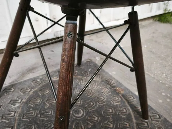 Illustration numéro 4 du produit Chaise DSW, Charles & Ray Eames