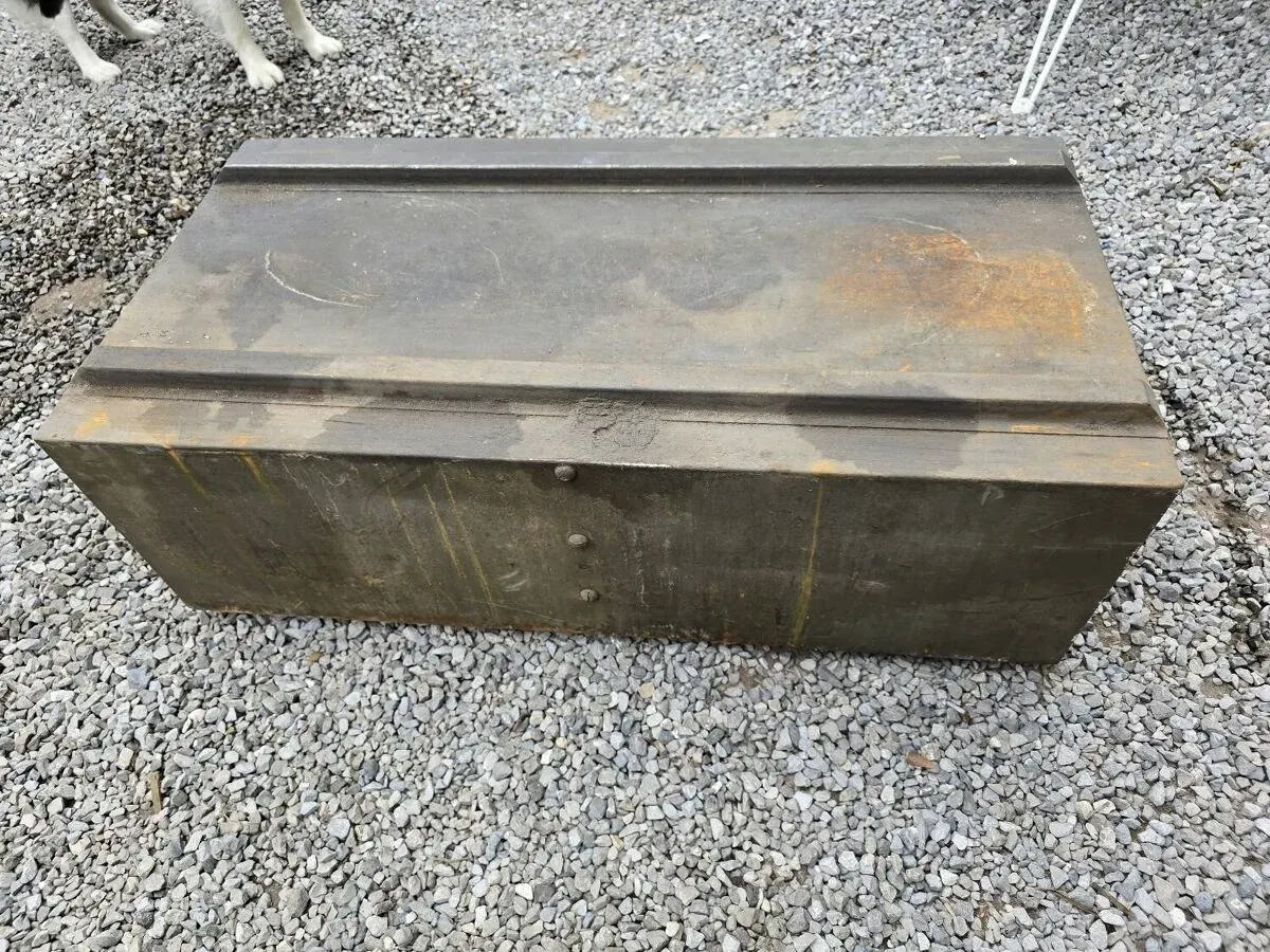 Illustration numéro 4 du produit Meuble de rangement industriel en fer avec des tiroirs