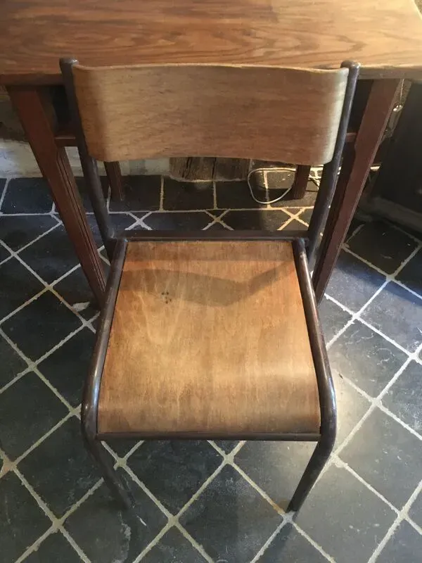 Illustration numéro 4 du produit Pupitre d'écolier et sa chaise