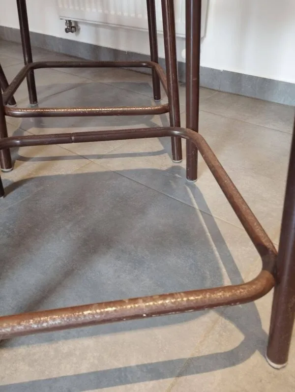 Illustration numéro 4 du produit 4 tabourets empilables vintage d'ateliers industriels Mullca