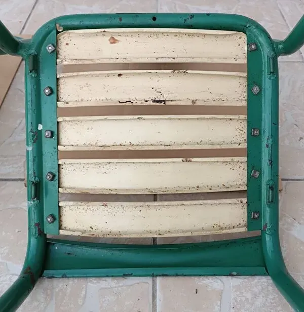 Illustration numéro 4 du produit Paire de chaises Tolix de bistrot