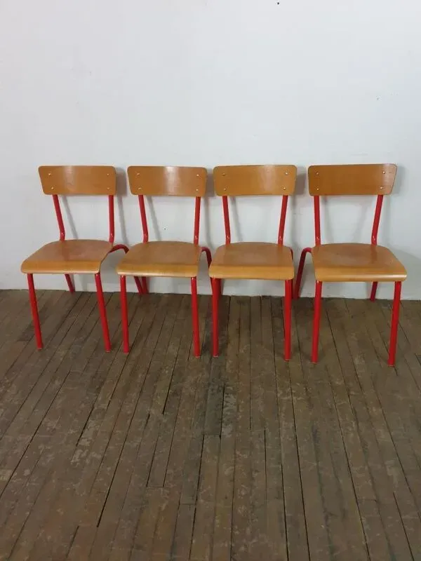 Illustration numéro 4 du produit Chaises d'école