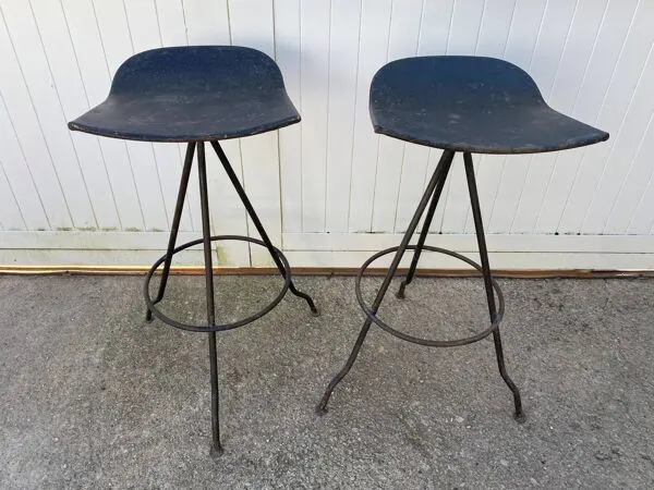 Illustration numéro 4 du produit Paire de tabouret de bar artisanal pivotant metal industriel 50s