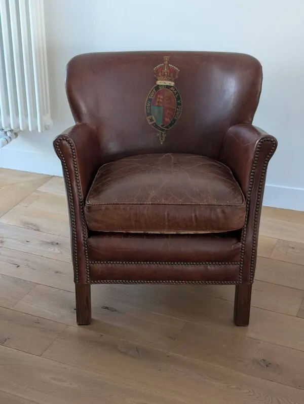 Illustration numéro 4 du produit Fauteuil club du professeur Turner
