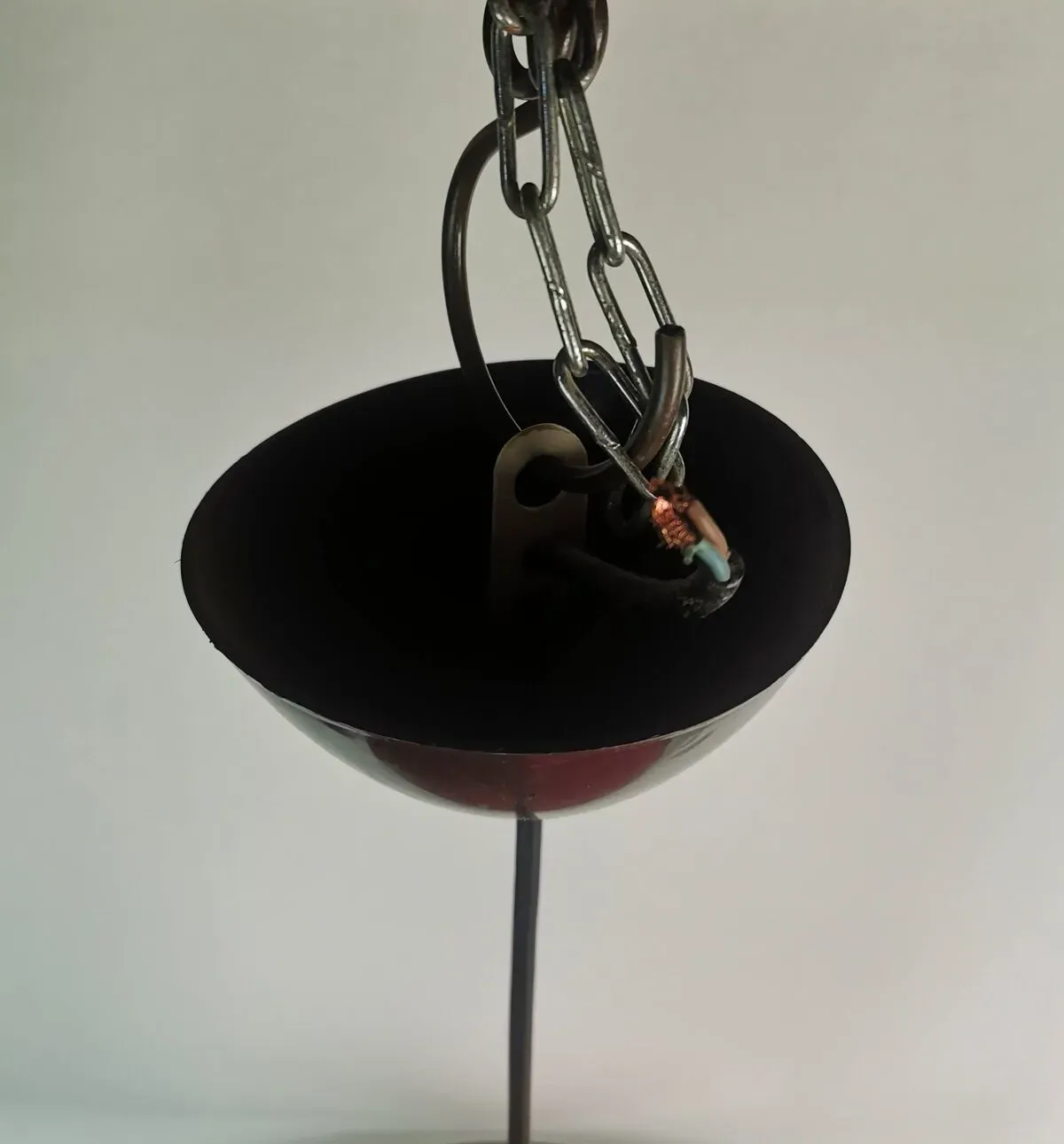 Illustration numéro 4 du produit Suspension en métal rouge, années 80