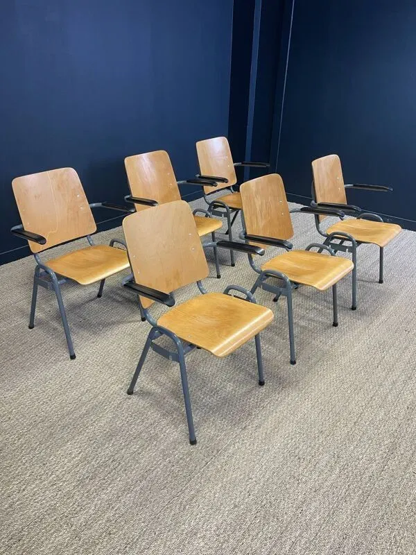 Illustration numéro 4 du produit Lot de 6 fauteuils école dossier haut bois pieds gris anthracite Pays-Bas