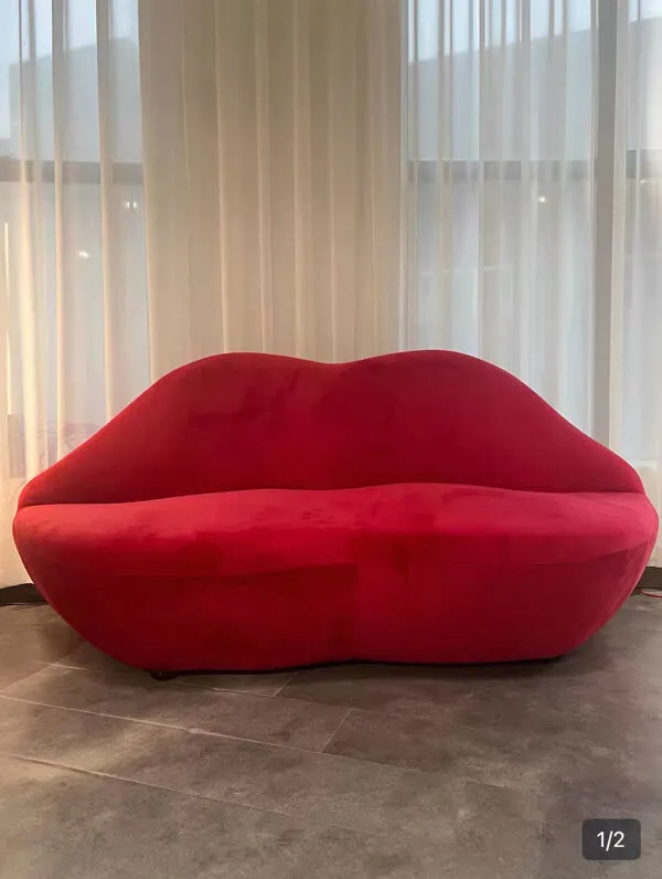 Illustration numéro 4 du produit Canapé ''Bocca'' en velours rouge, Studio 65