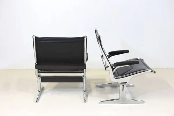 Illustration numéro 4 du produit Paire de fauteuil Charles et Ray Eames