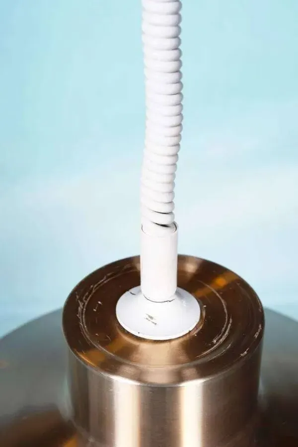 Illustration numéro 4 du produit Vintage lampe suspendue en aluminium des années 60/70, lampe de table à manger