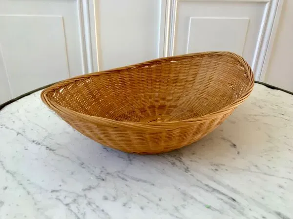 Illustration numéro 4 du produit Corbeille en osier ovale années 70