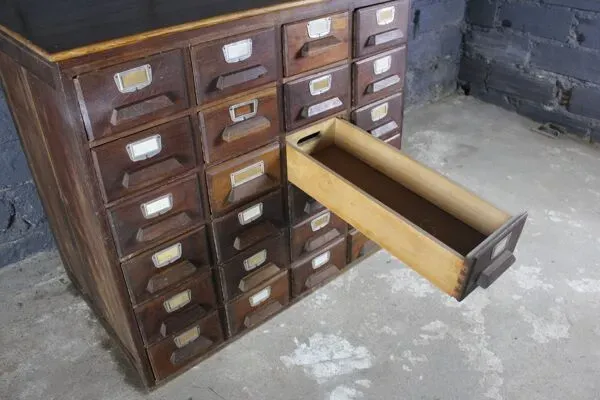 Illustration numéro 4 du produit Meuble de métier 24 tiroirs avec porte étiquettes