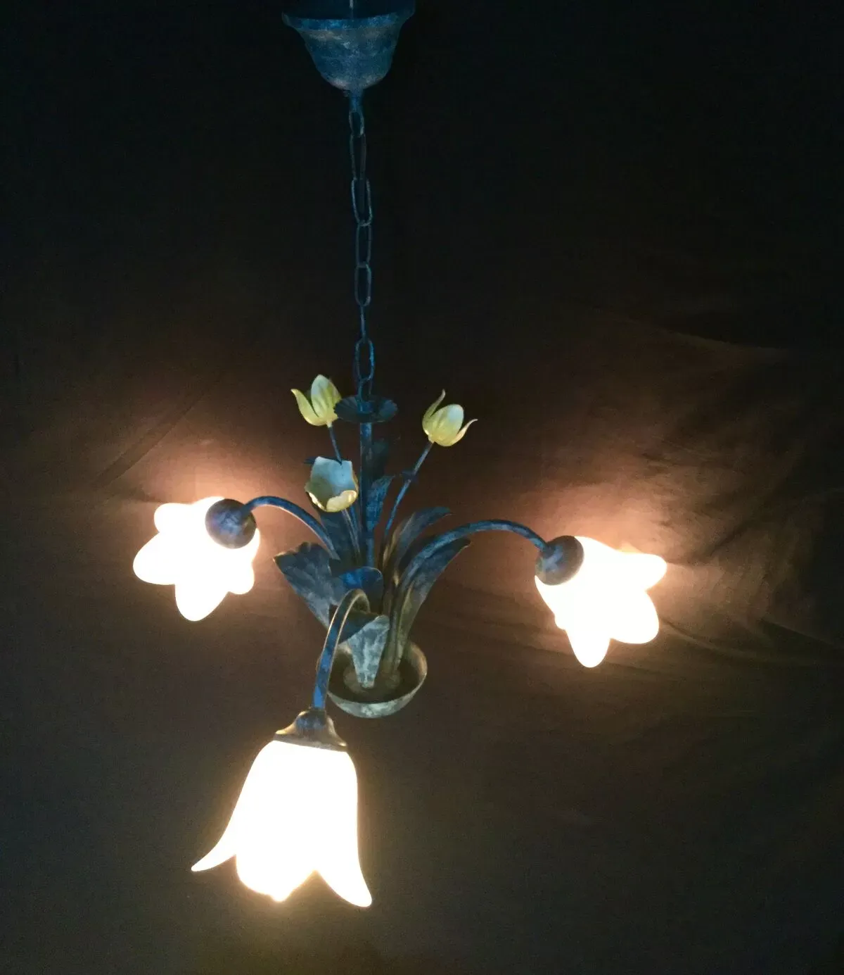 Illustration numéro 4 du produit Lustre 3 lumières bleu à fleurs