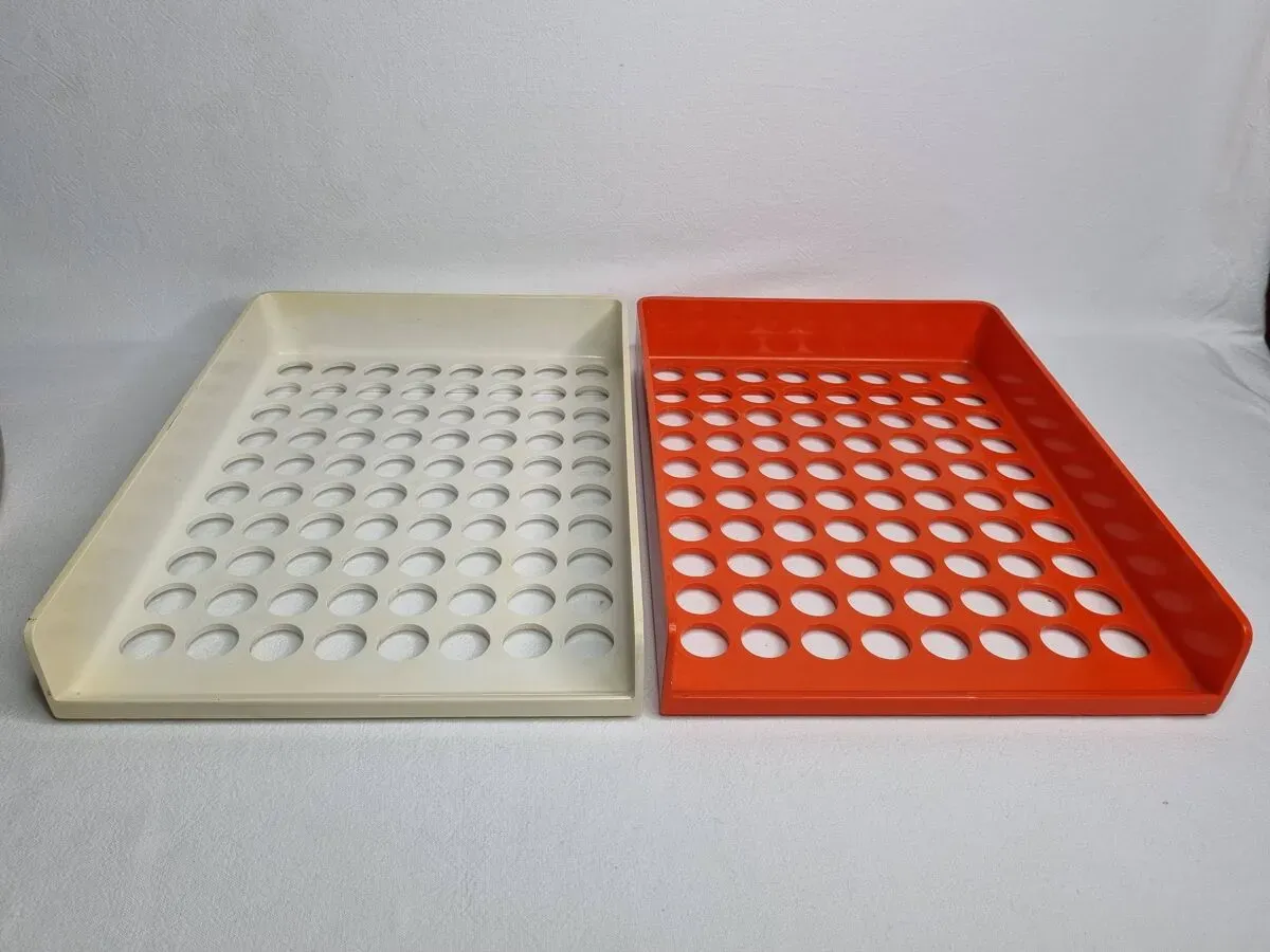 Illustration numéro 4 du produit Ensemble de 2 banettes à courrier design Roger Tallon, années 1970