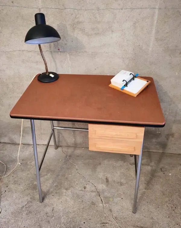 Illustration numéro 4 du produit Bureau écolier vintage