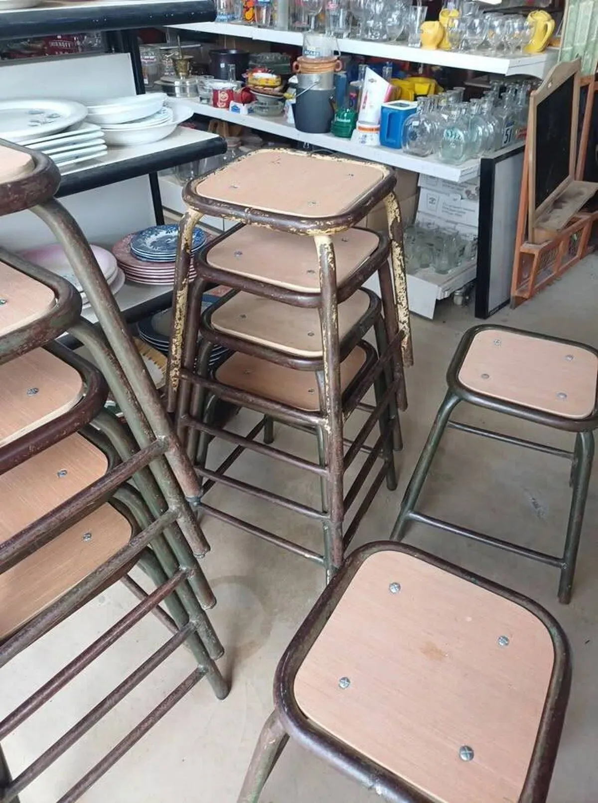 Illustration numéro 4 du produit Tabouret écolier vintage 1950/60