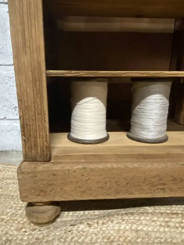 Illustration numéro 4 du produit Vaisselier - meuble de métier, cartonnier rénové