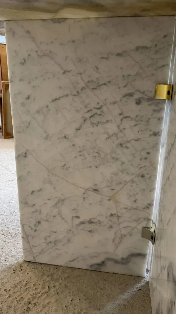 Illustration numéro 4 du produit Table à manger en marbre