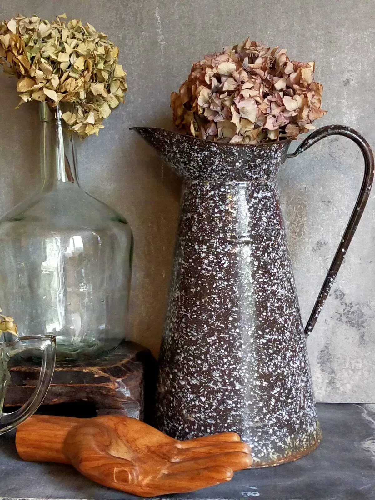 Illustration numéro 4 du produit Broc ancien tôle émaillée mouchetée XIXème