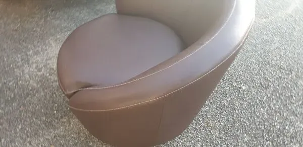 Illustration numéro 4 du produit Fauteuil desing  tournant de salon