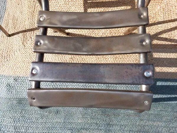 Illustration numéro 4 du produit 3 chaises en métal, style Tolix