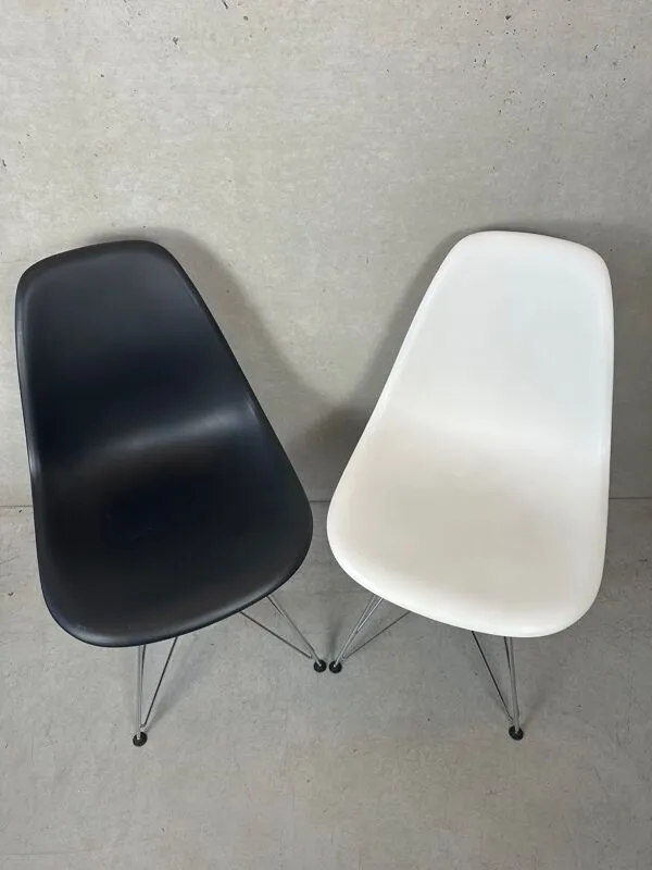 Illustration numéro 4 du produit 2 chaises DSR design Eames – Vitra
