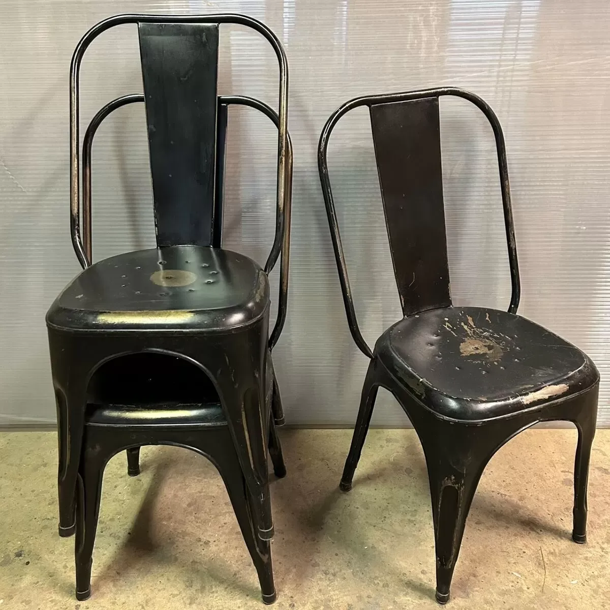 Illustration numéro 4 du produit Chaise de bistrot industriel