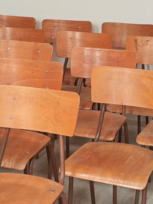 Illustration numéro 4 du produit Lot de 6 chaises d'école tchèque métal et bois Kovona style bistrot