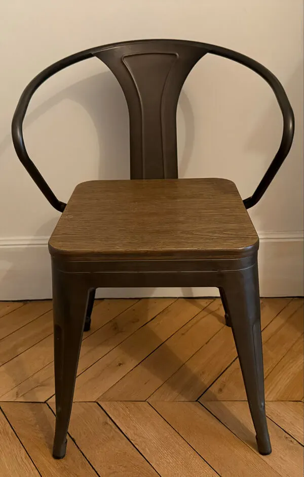 Illustration numéro 4 du produit Table à manger et 4 chaises