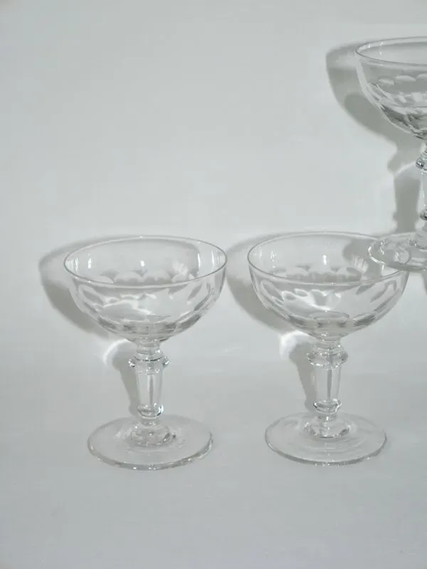 Illustration numéro 4 du produit Lot de 4 coupes à champagne en cristal facettés, 1930