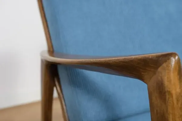 Illustration numéro 4 du produit Fauteuil modèle 300-139 de l'usine Swarzędz, Pologne, années 1960.