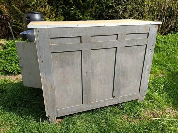 Illustration numéro 4 du produit Ancien meuble de métier provenant d'une ancienne quincaillerie