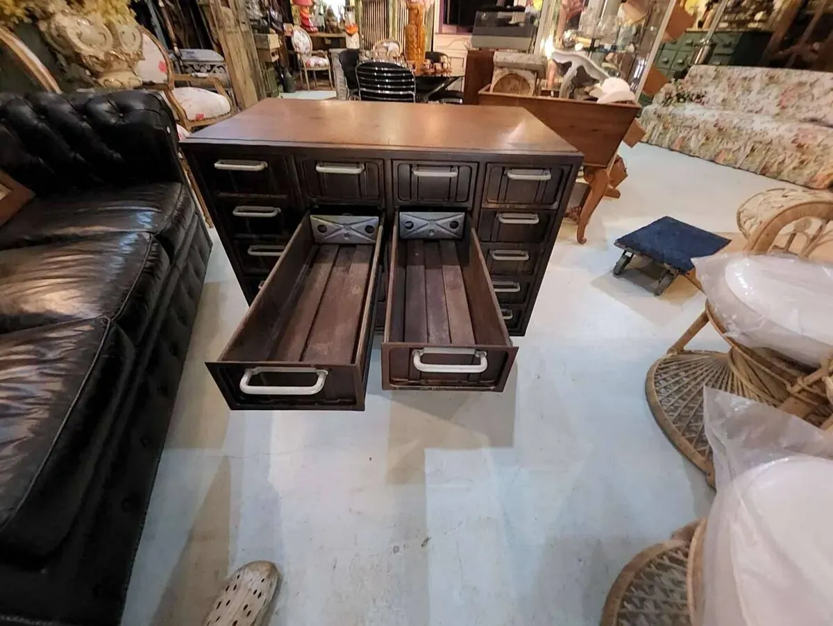 Illustration numéro 4 du produit Meuble de métiers