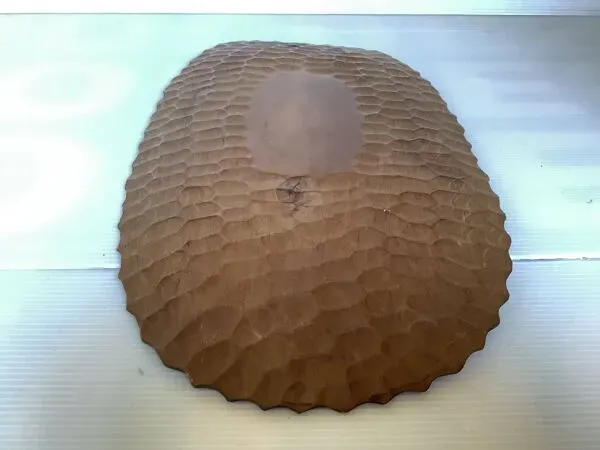 Illustration numéro 4 du produit Plat plateau en bois sculpté style forêt noire