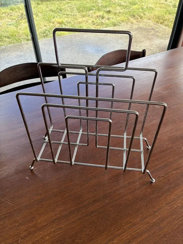 Illustration numéro 4 du produit Porte-revues chromé, années 70