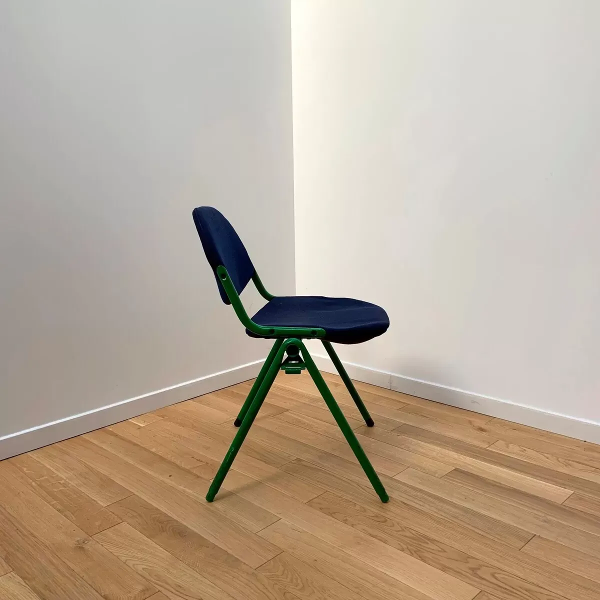 Illustration numéro 4 du produit Chaise vintage années 80