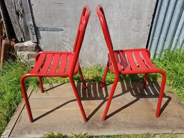 Illustration numéro 4 du produit Lot 4 chaises Tolix T2 & table blanche vintage