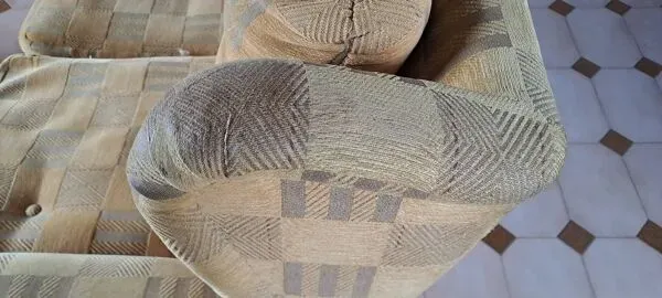 Illustration numéro 4 du produit Canapé 3 places style club  1940 en tissu velours à carreaux