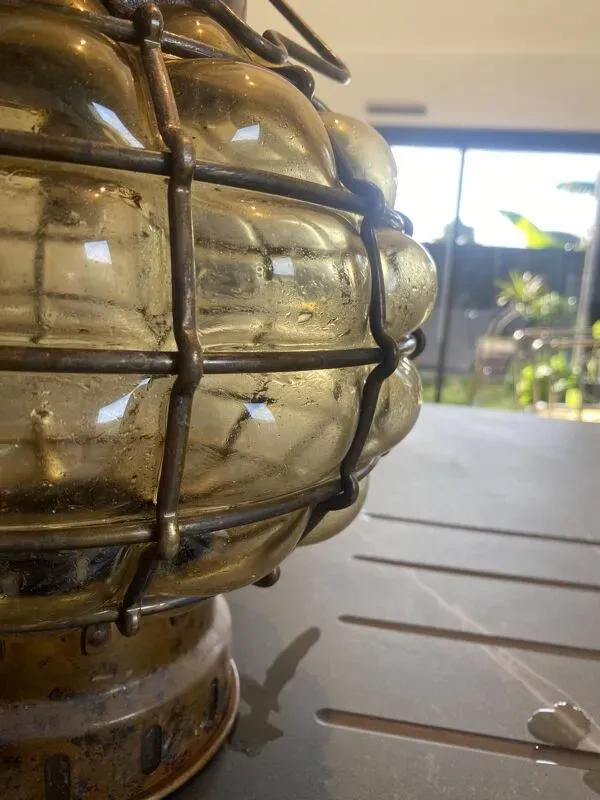 Illustration numéro 4 du produit Lampe ancienne Ankerlift en verre ambré et laiton patiné