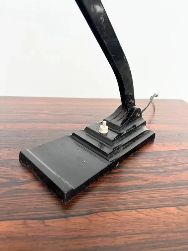 Illustration numéro 4 du produit Lampe de bureau articulée ERPE — Métal noir et bakélite, Belgique, années 30-40
